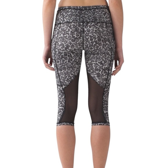 Lululemon Outrun 17" Crop Mini Cinder Lace pattern - Picture 2 of 16